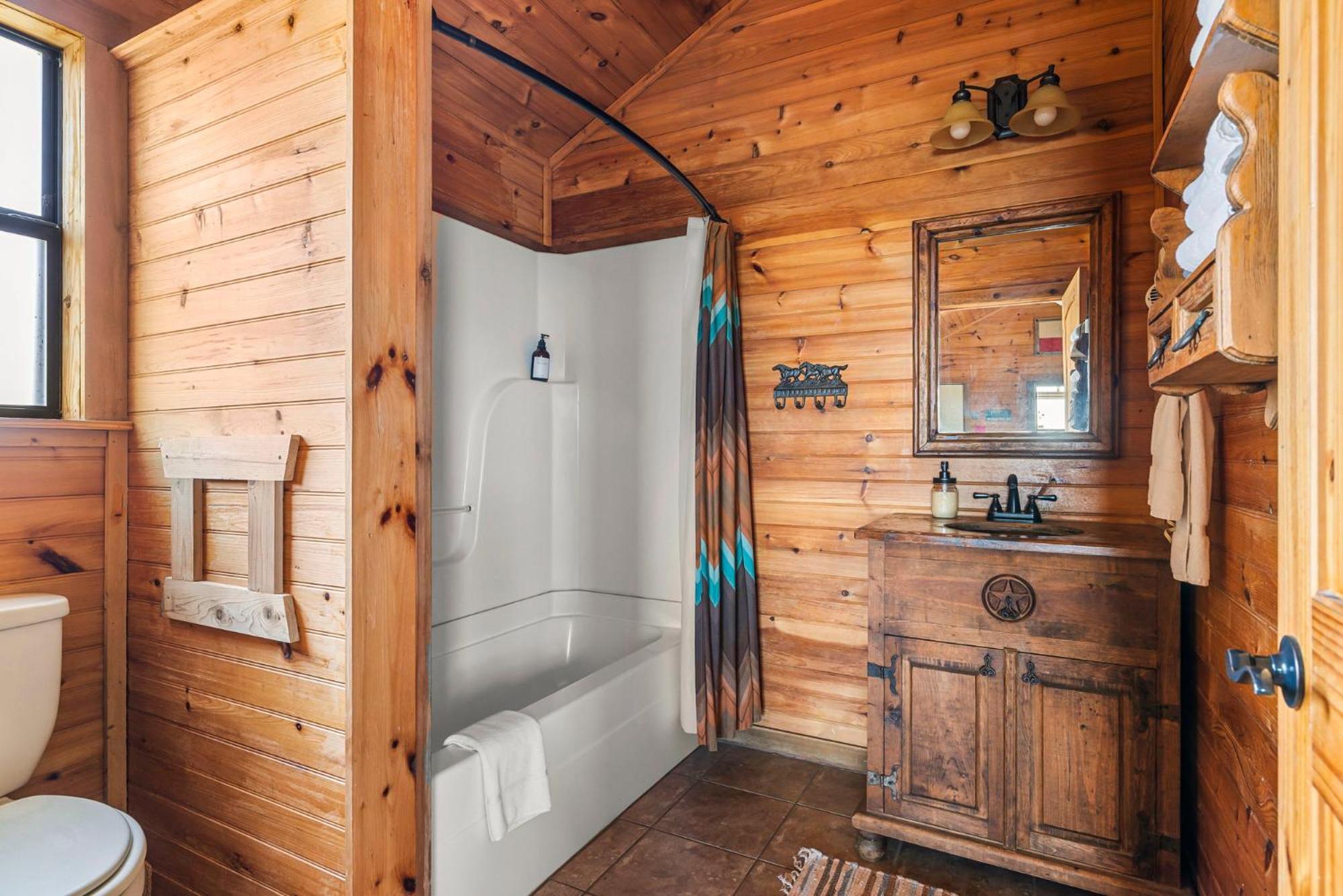 Enchanted Rockview Cabins Crabapple Exterior photo