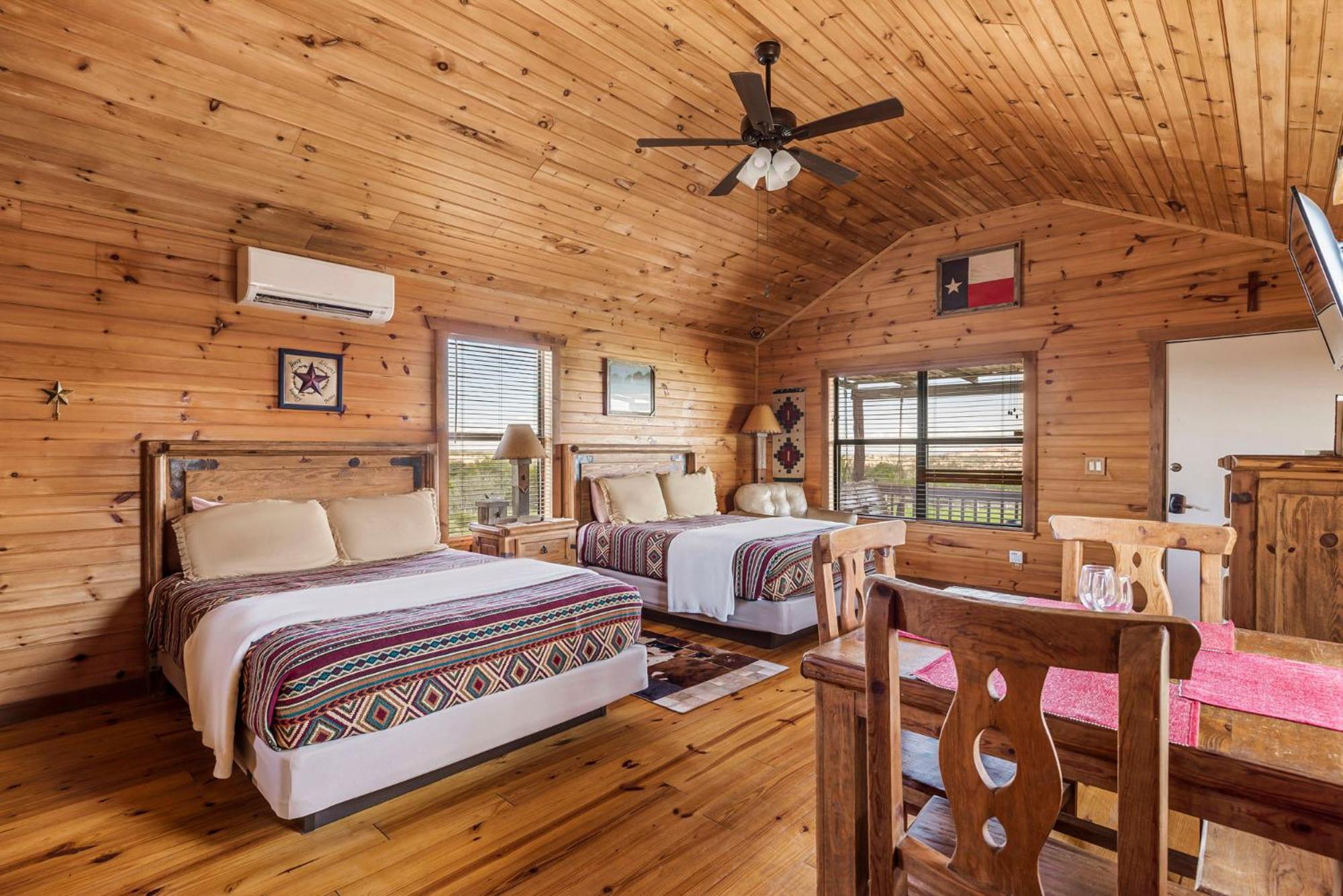 Enchanted Rockview Cabins Crabapple Exterior photo