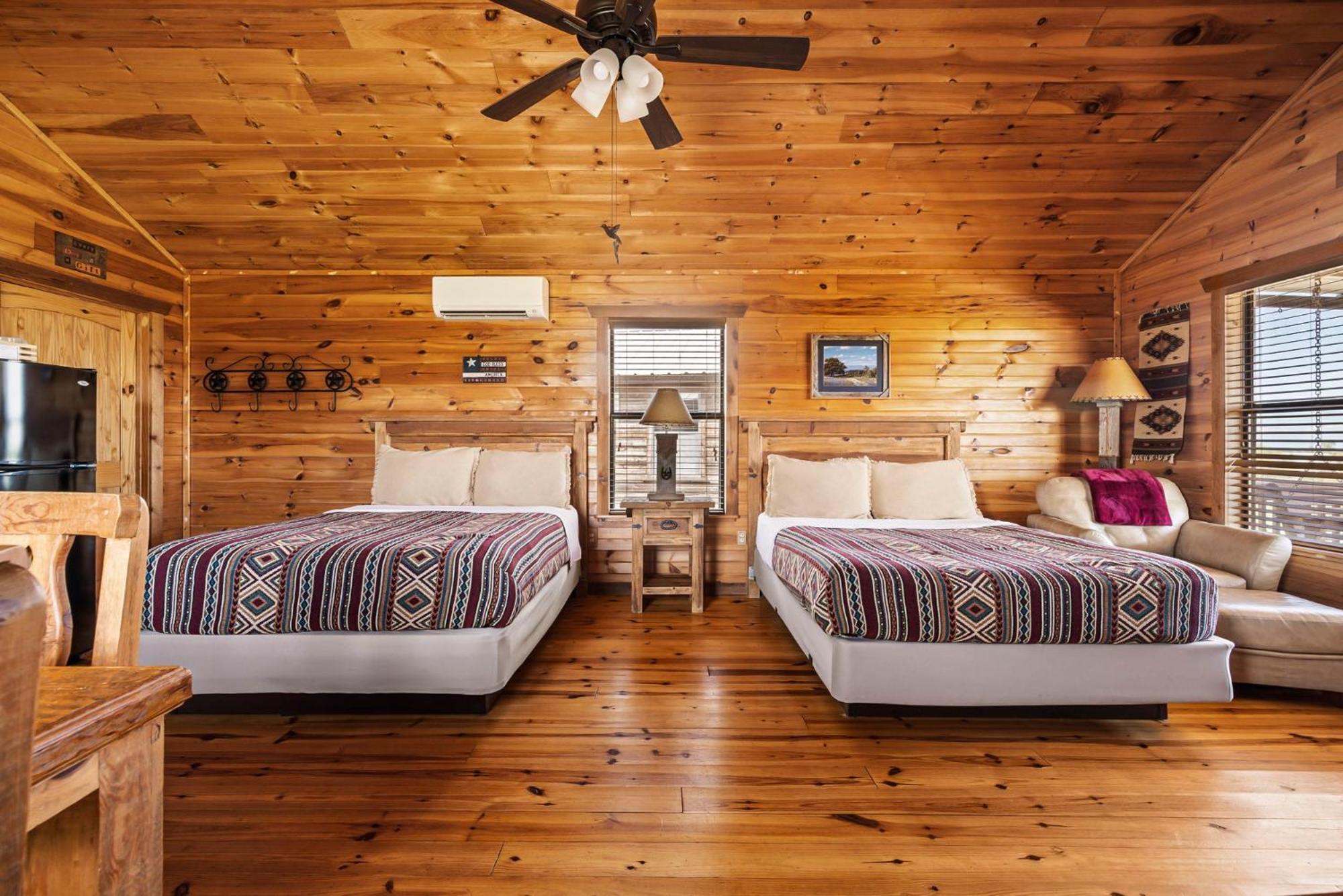 Enchanted Rockview Cabins Crabapple Room photo