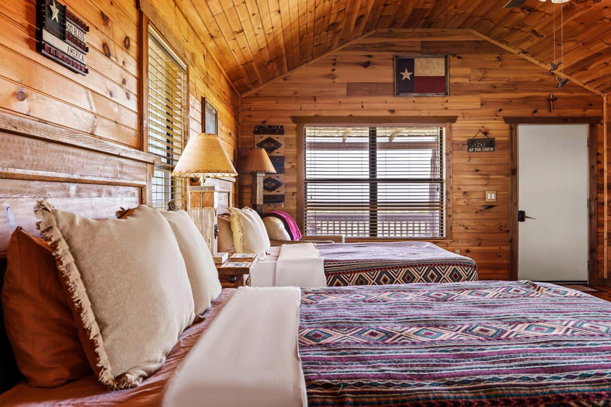 Enchanted Rockview Cabins Crabapple Room photo