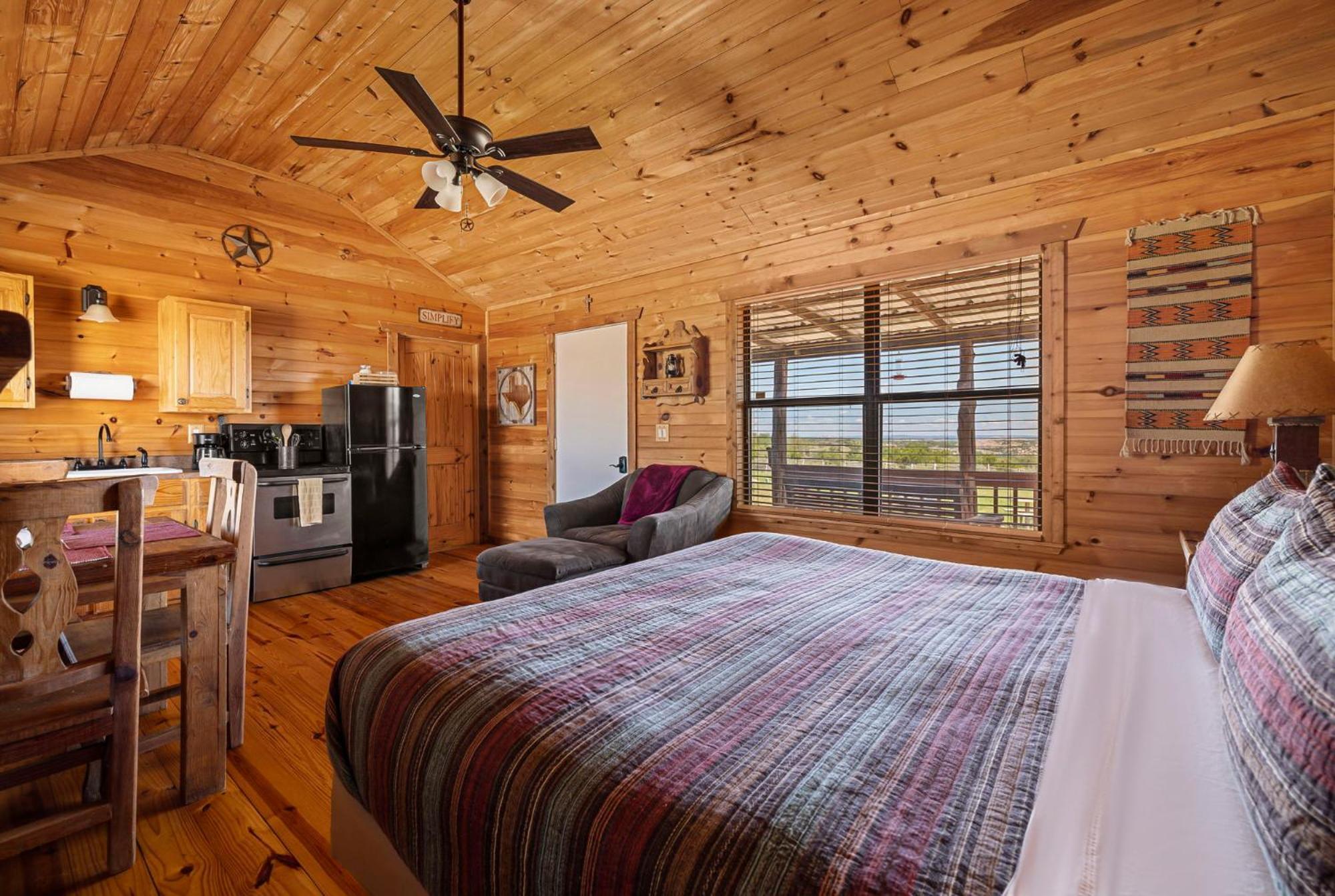 Enchanted Rockview Cabins Crabapple Room photo