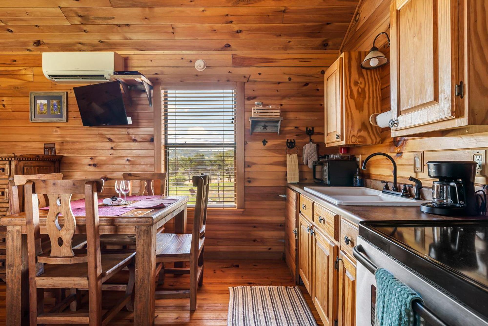 Enchanted Rockview Cabins Crabapple Room photo