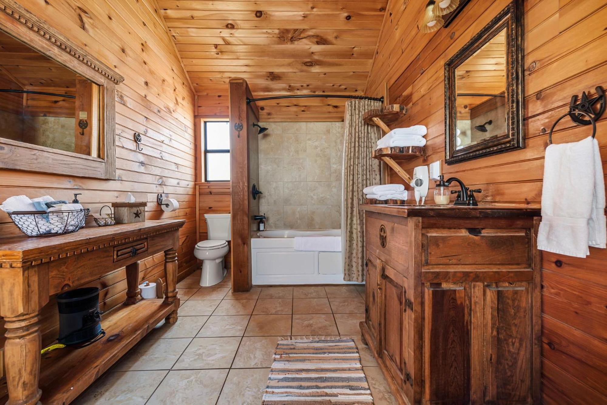 Enchanted Rockview Cabins Crabapple Room photo